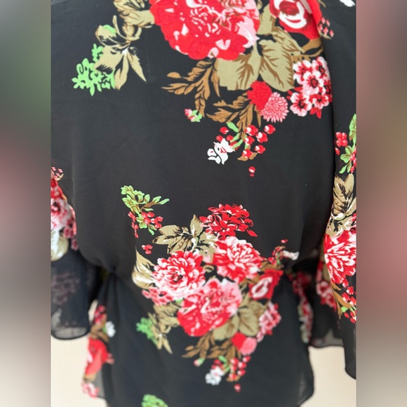 Cotton Express women’s sheer batwing black floral blouse size Large polyester - Picture 8 of 8